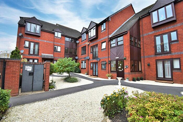 2 Bedroom Apartment For Sale In Birchett Road, Aldershot, Hampshire, GU11