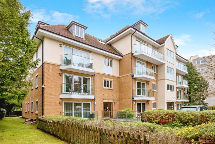 3 Bedroom Flat For Sale In Chine Crescent Road, West Cliff, Bournemouth, Dorset, BH2