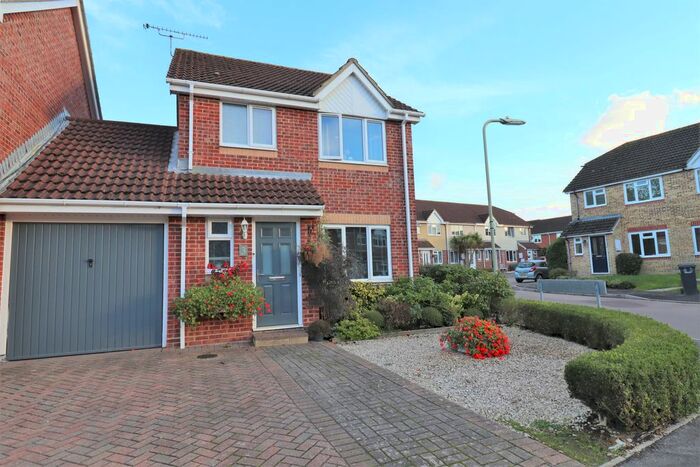 3 Bedroom Link Detached House To Rent In Britannia Gardens, Hedge End, Southampton, SO30