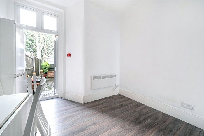 1 Bedroom Flat To Rent In Lascotts Road, Wood Green, London, N22