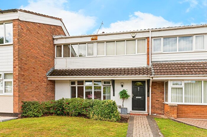 3 Bedroom Semi Detached House For Sale In Pingle Close, West Bromwich, B71