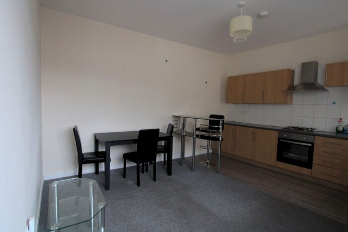 3 Bedroom Flat To Rent In Fairmile Avenue, London, SW16