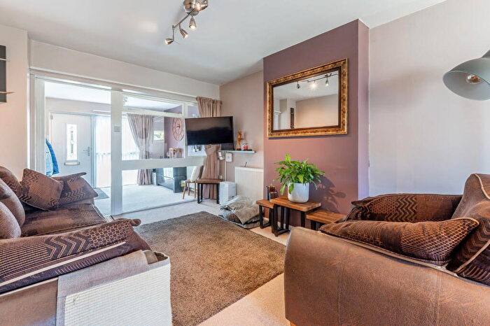 3 Bedroom Semi-Detached House For Sale In High Beech Road, Sundon Park, LU3