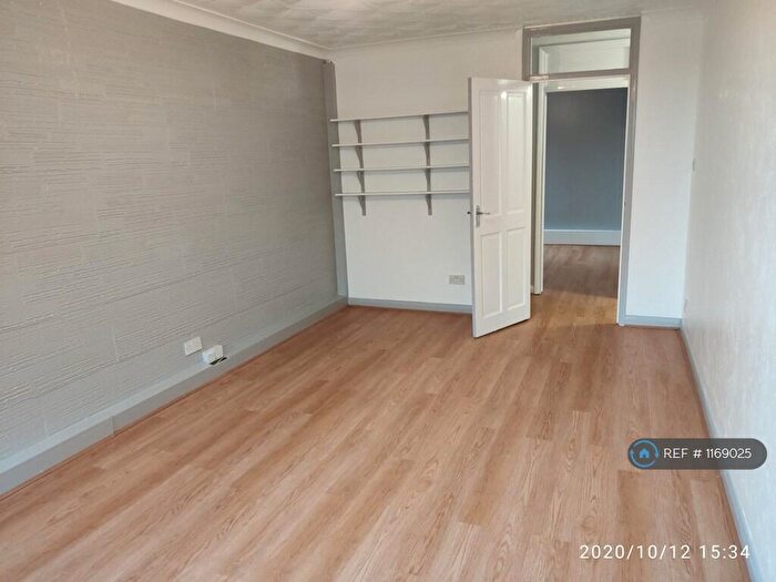 2 Bedroom Flat To Rent In Robina Court, Swanley, BR8