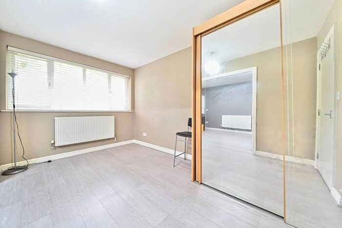 1 Bedroom Flat To Rent In Miles Road, Mitcham, CR4