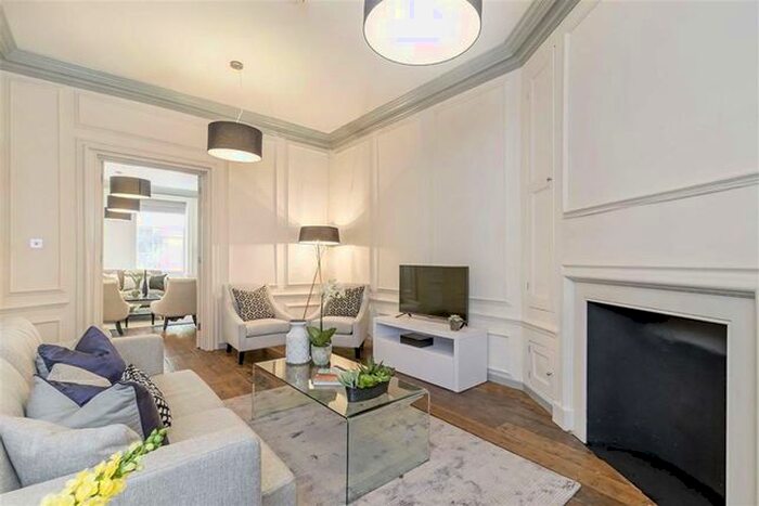 3 Bedroom Flat To Rent In Soho Square, London, W1D