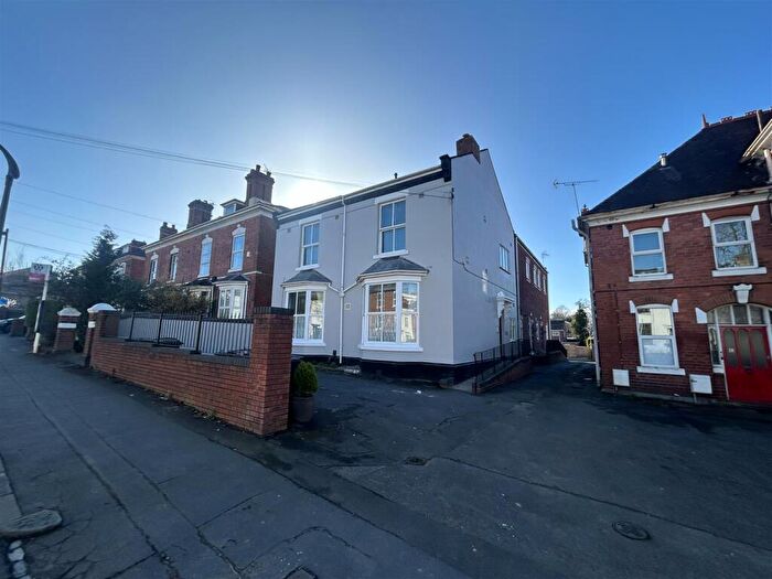 1 Bedroom Apartment To Rent In Worcester Street, Stourbridge, West Midlands, DY8