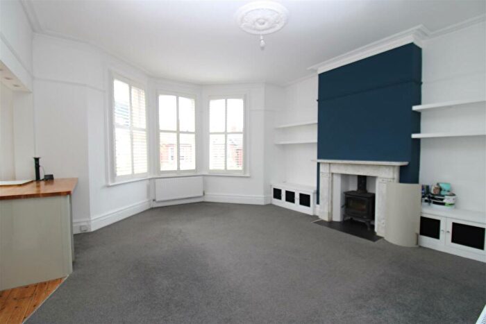 2 Bedroom Flat To Rent In Wilbury Gardens, Hove, BN3