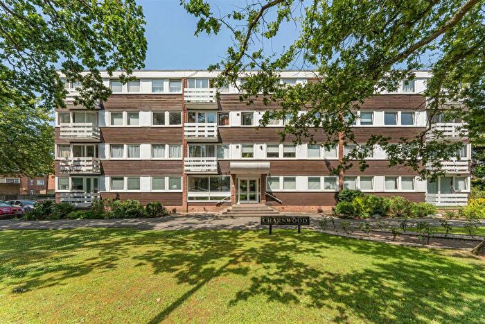 2 Bedroom Apartment For Sale In High Road, Buckhurst Hill, IG9