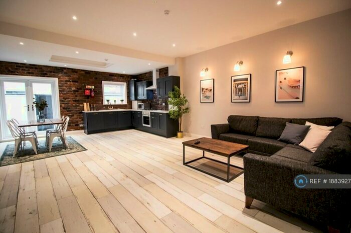 6 Bedroom Terraced House To Rent In Avondale Road, Liverpool, L15