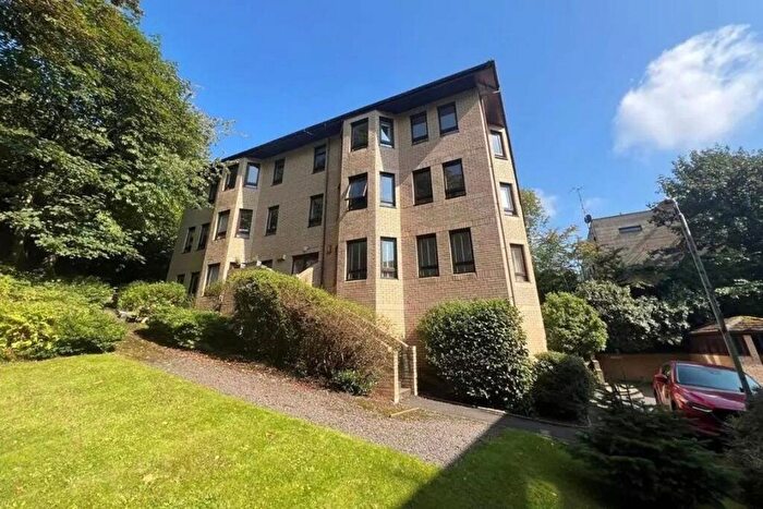 2 Bedroom Property To Rent In Bed U/f @ Fortrose St, G11