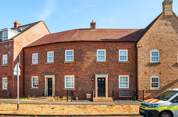 2 Bedroom Maisonette For Sale In Wilkinson Road, Kempston, Bedford, MK42