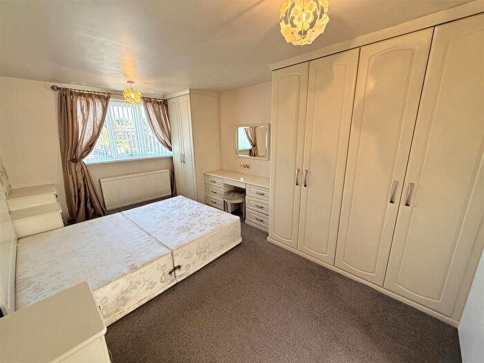 3 Bedroom End Of Terrace House For Sale In Stamford Grove, Stalybridge, SK15
