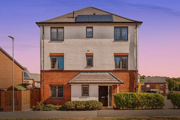 3 Bedroom Semi-Detached House For Sale In Heath View, Wakefield, WF1