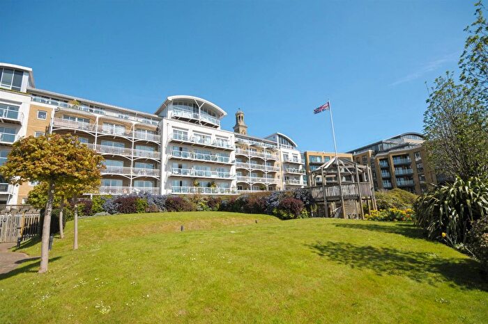 3 Bedroom Flat For Sale In Kew Bridge Road, Brentford, TW8