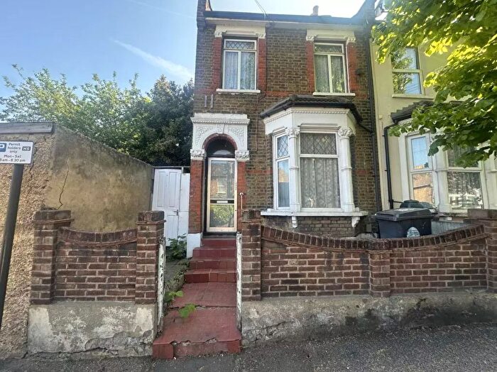 4 Bedroom Semi-Detached House To Rent In Russell Road, London, E17