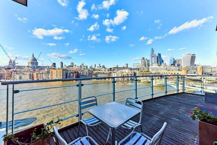 2 Bedroom Flat To Rent In New Globe Walk, London, London, SE1