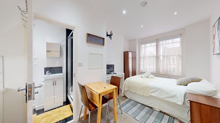 Studio To Rent In Blenheim Garden, London, NW2