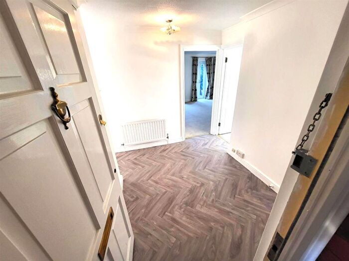3 Bedroom Flat To Rent In Duckmill Crescent, Bedford, MK42