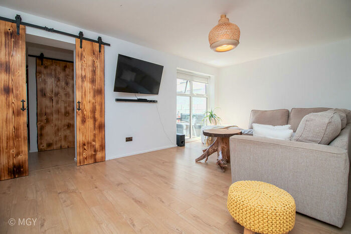 3 Bedroom Apartment To Rent In Fitzhamon Embankment, Cardiff, CF11