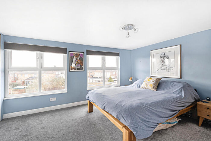 3 Bedroom End Of Terrace House For Sale In Cherwell Avenue, Kidlington, OX5