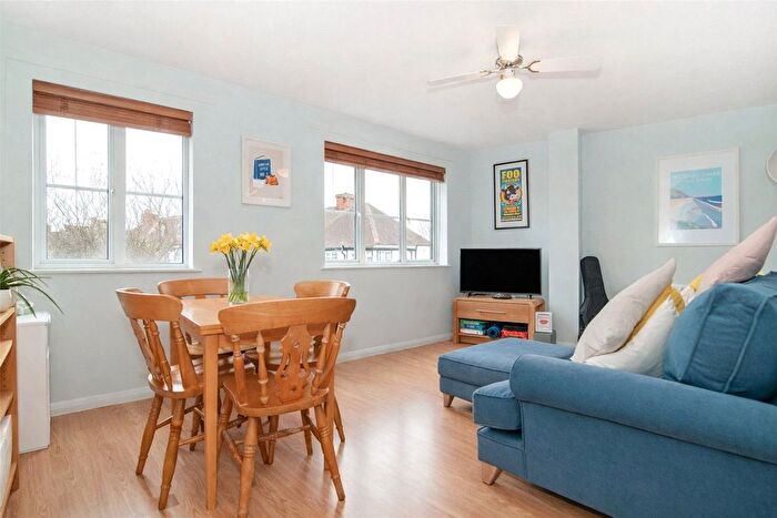 1 Bedroom Flat For Sale In Heath Road, Twickenham, TW1