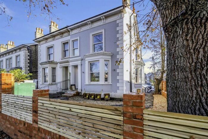 1 Bedroom Flat To Rent In London Road, Redhill, RH1