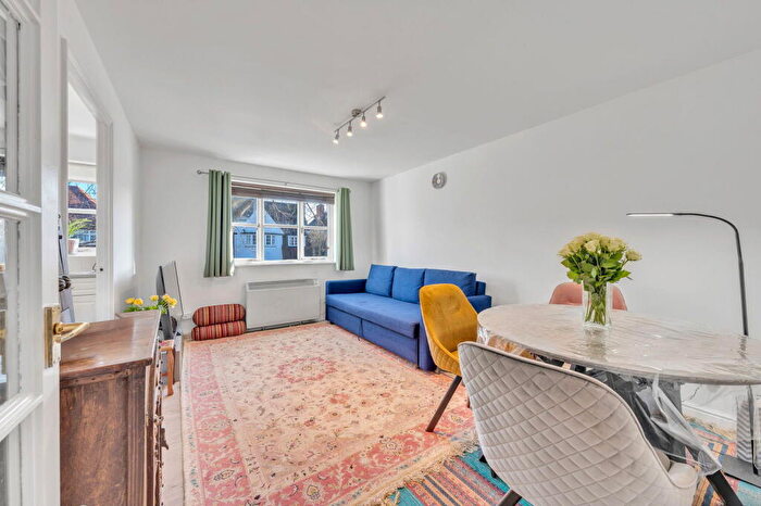 1 Bedroom Flat For Sale In Upton Close, London, NW2