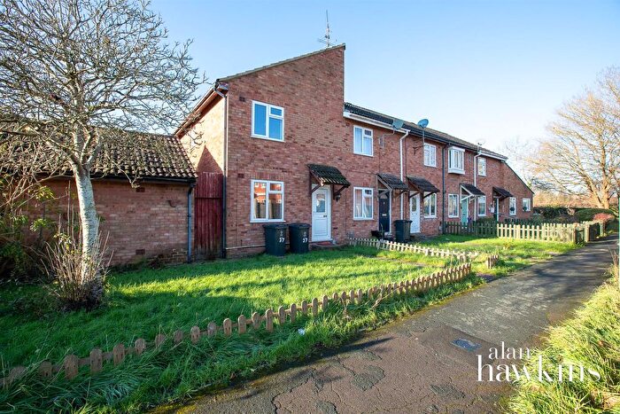 3 Bedroom End Of Terrace House For Sale In Pendennis Road, Freshbrook, Swindon, SN5