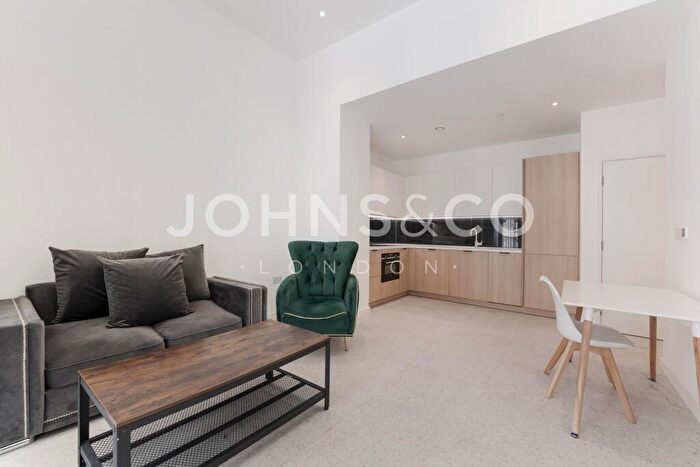 1 Bedroom Apartment To Rent In Bouchon Point, The Silk District, Whitechapel, E1