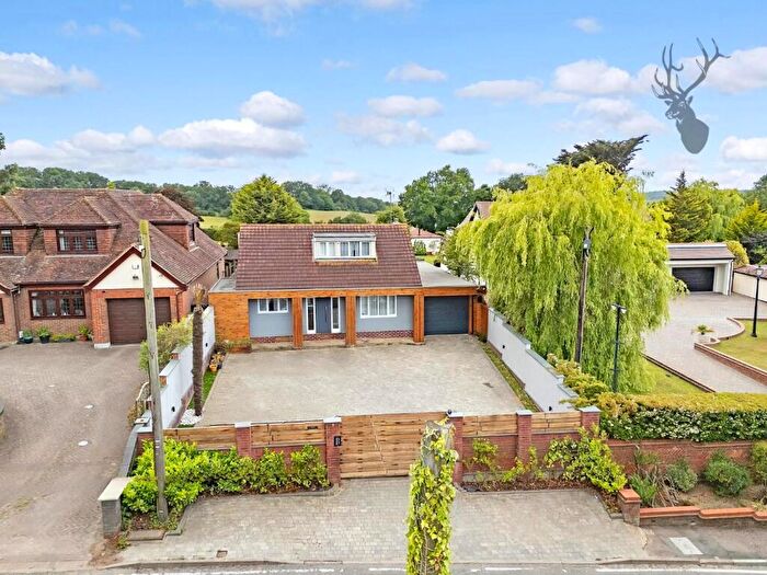 3 Bedroom Detached House For Sale In Oak Hill Road, Stapleford Abbotts, RM4