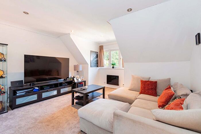 2 Bedroom Flat For Sale In Crowthorne Road, Bracknell, RG12