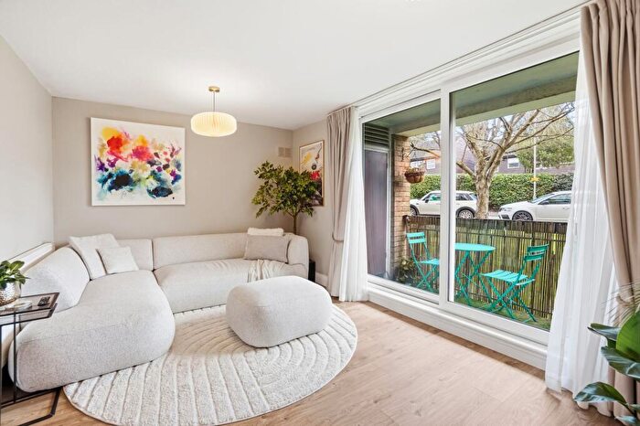 2 Bedroom Apartment For Sale In Mulgrave Road, The Hawthorns, SM2