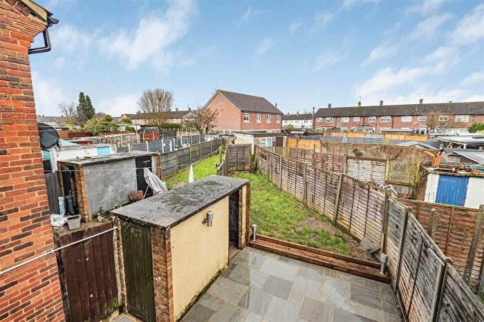 2 Bedroom End Of Terrace House For Sale In Long Furlong Drive, Slough, SL2