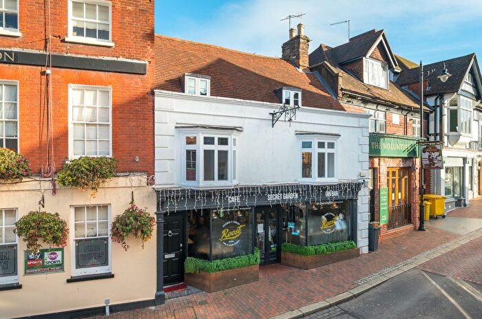 3 Bedroom Flat For Sale In Godalming, Surrey, GU7