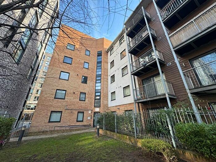 2 Bedroom Flat To Rent In Franklin House, Aberfeldy Street, Poplar, E14