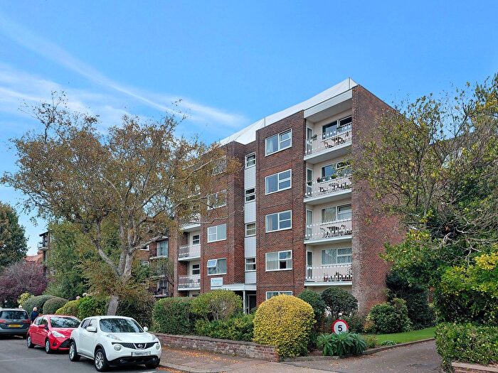 1 Bedroom Flat For Sale In Downview Road, Worthing, BN11