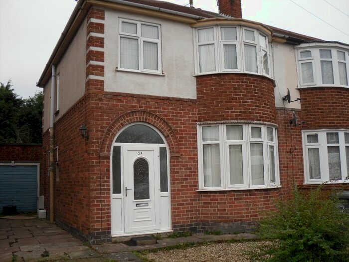 3 Bedroom Semi-Detached House To Rent In Highgate Drive, Wigston, LE2