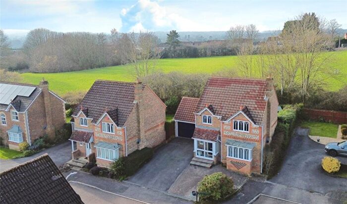 3 Bedroom Detached House For Sale In Wansey Gardens, Newbury, Berkshire, RG14