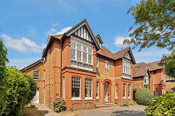 2 Bedroom Flat For Sale In Upper Richmond Road, London, SW15
