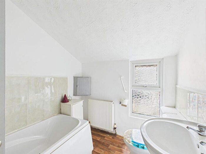 2 Bedroom Apartment For Sale In Victoria Avenue, Porthcawl, CF36