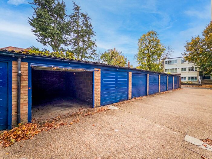 Garage / Parking To Rent In Kew Road, Richmond, TW9