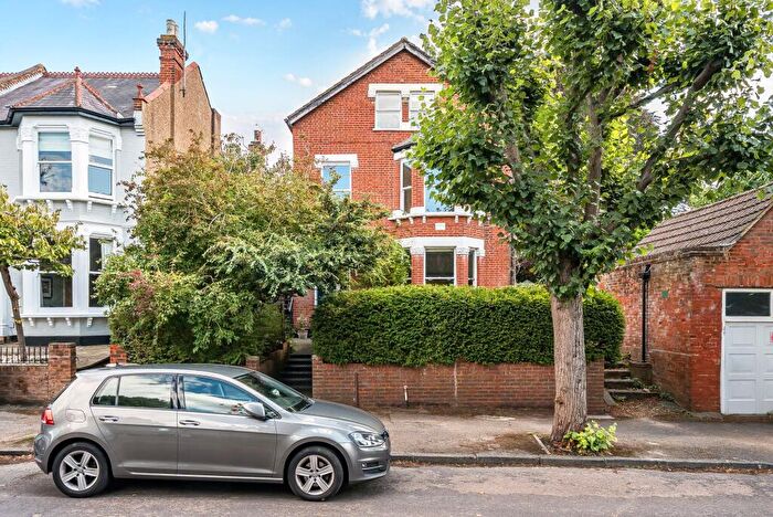 2 Bedroom Flat For Sale In Randolph Road, Epsom, KT17