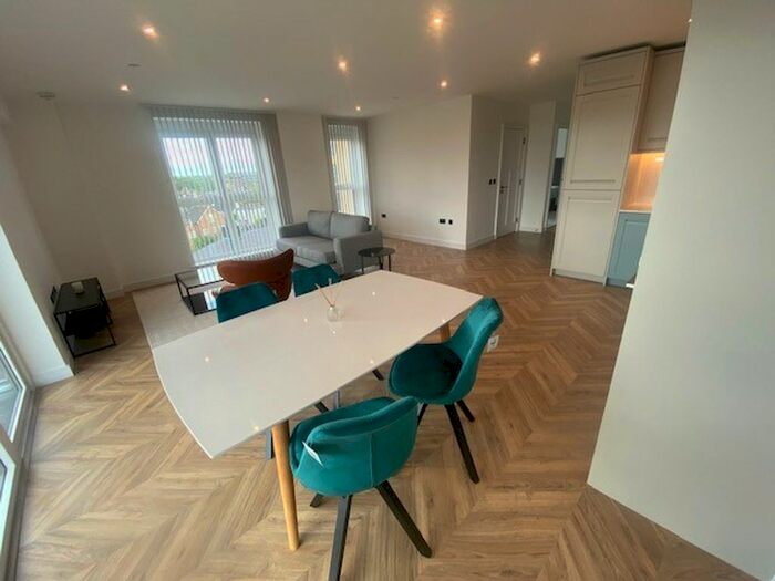 2 Bedroom Flat To Rent In Heritage Walk, Attlee House, KT1