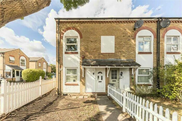 2 Bedroom Flat To Rent In Wordsworth Road, London, SE1