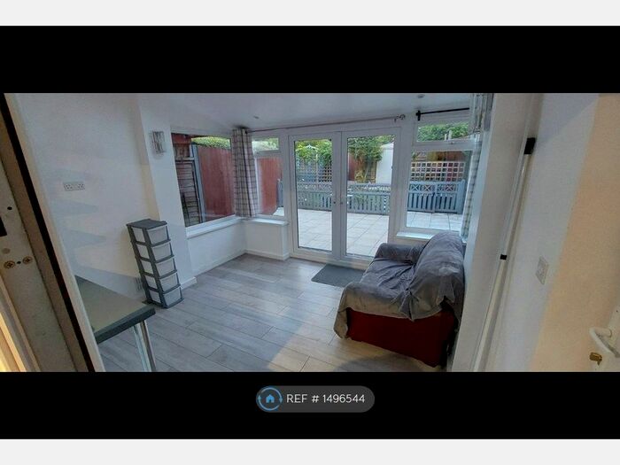 3 Bedroom Detached House To Rent In Tynings Lane, Walsall, WS9