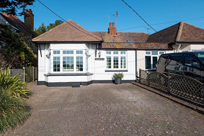 3 Bedroom Semi-Detached Bungalow For Sale In Barrow Hall Road, Little Wakering, SS3