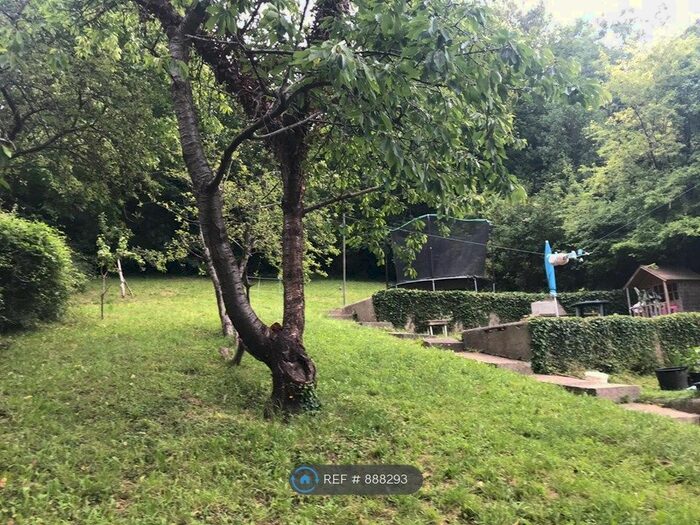 2 Bedroom Maisonette To Rent In Hemdean Road, Reading, RG4