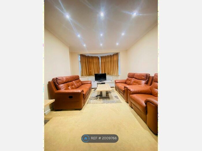 5 Bedroom Semi-Detached House To Rent In Lampton Road, Hounslow, TW3