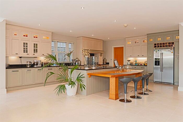 5 Bedroom Detached House For Sale In Walpole Avenue, Chipstead, CR5